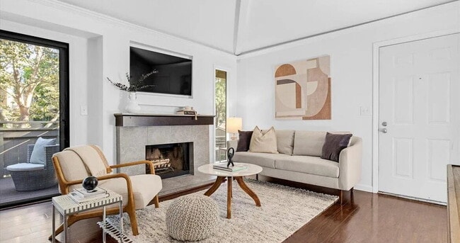 Building Photo - "Charming 1-Bedroom San Diego Retreat with...