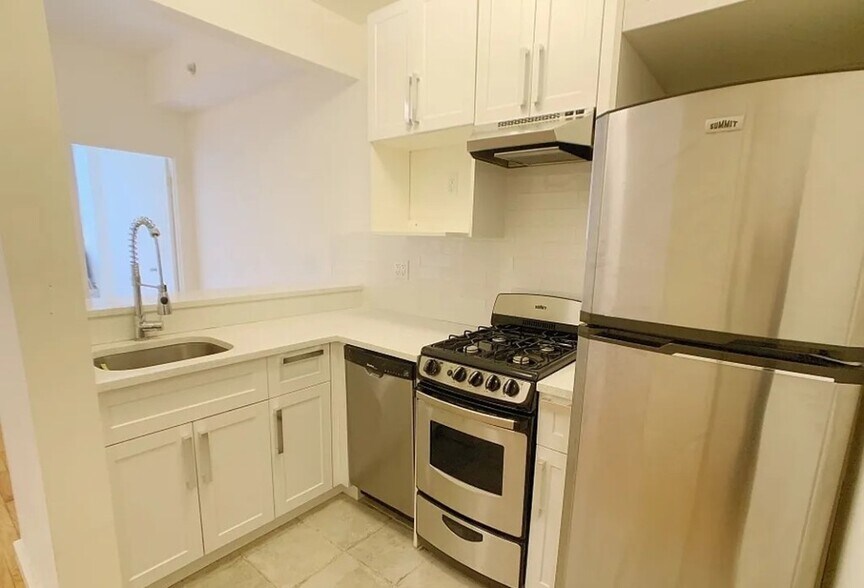 Building Photo - 102 Fulton St