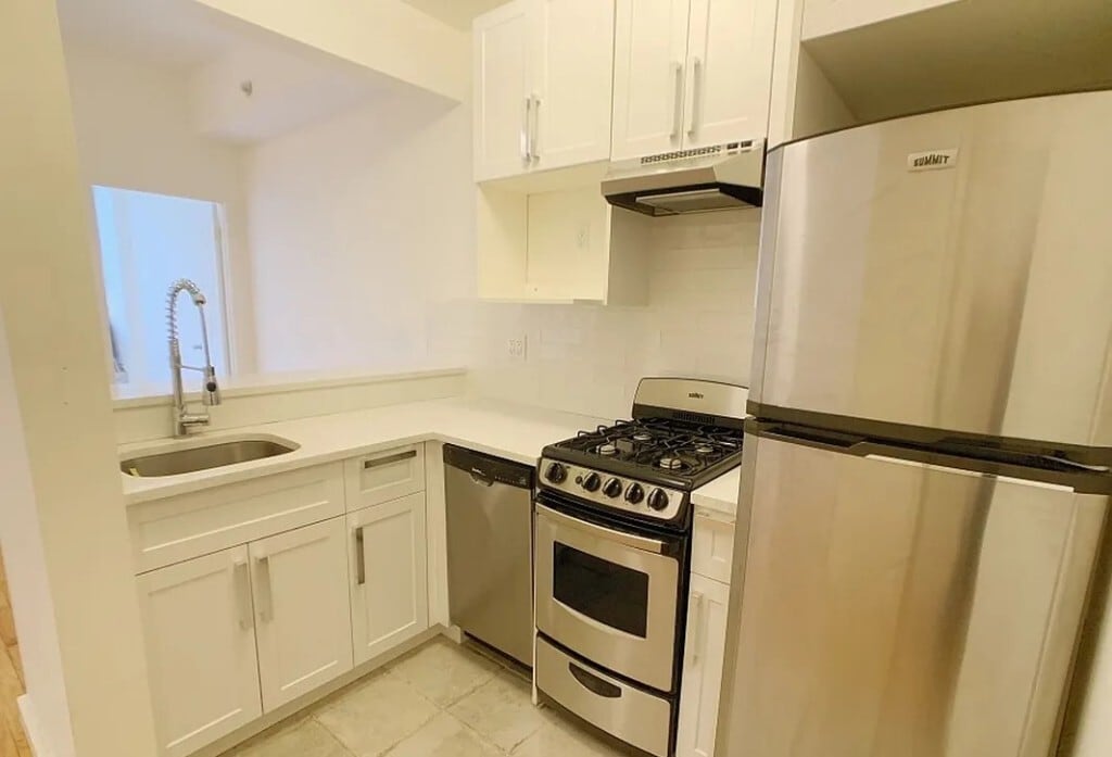 Building Photo - 102 Fulton St