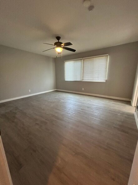 Building Photo - 299 Robinhood Ln