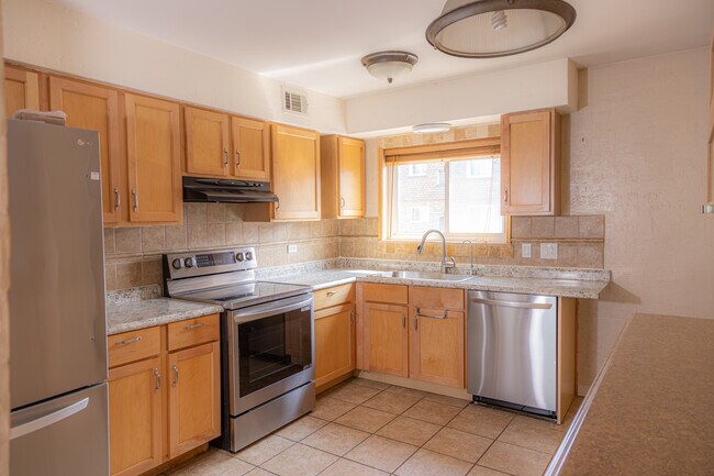 Building Photo - 9480 Bay Colony Dr