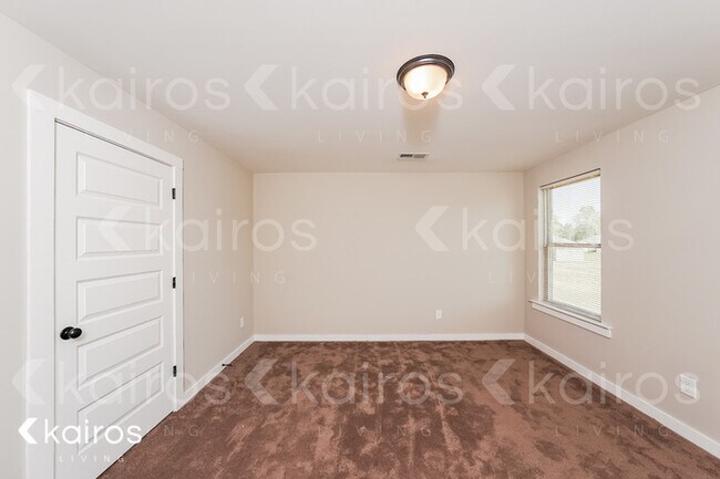 Building Photo - 180 White Oak Circle