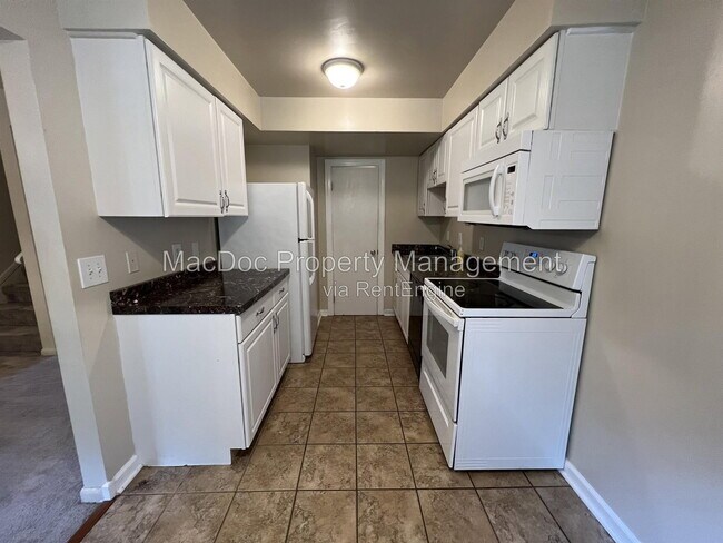 Building Photo - 14611 Earlham Ct
