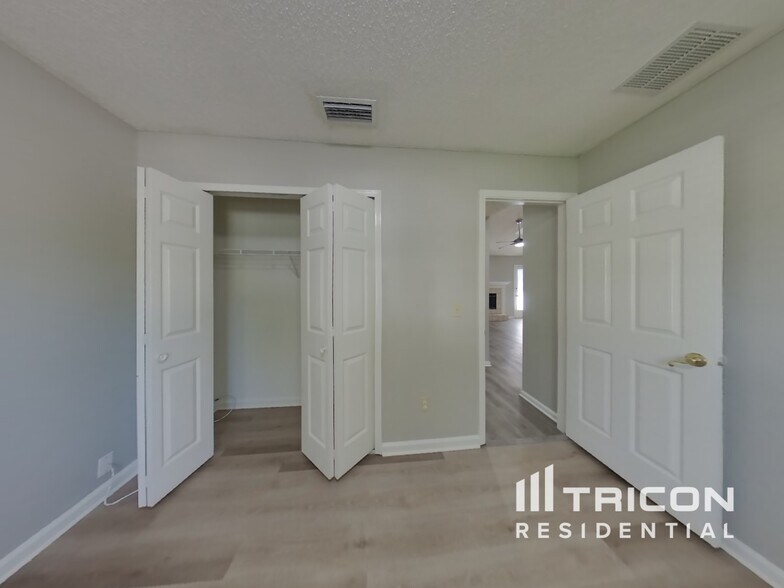 Building Photo - 3373 Millcrest Pl