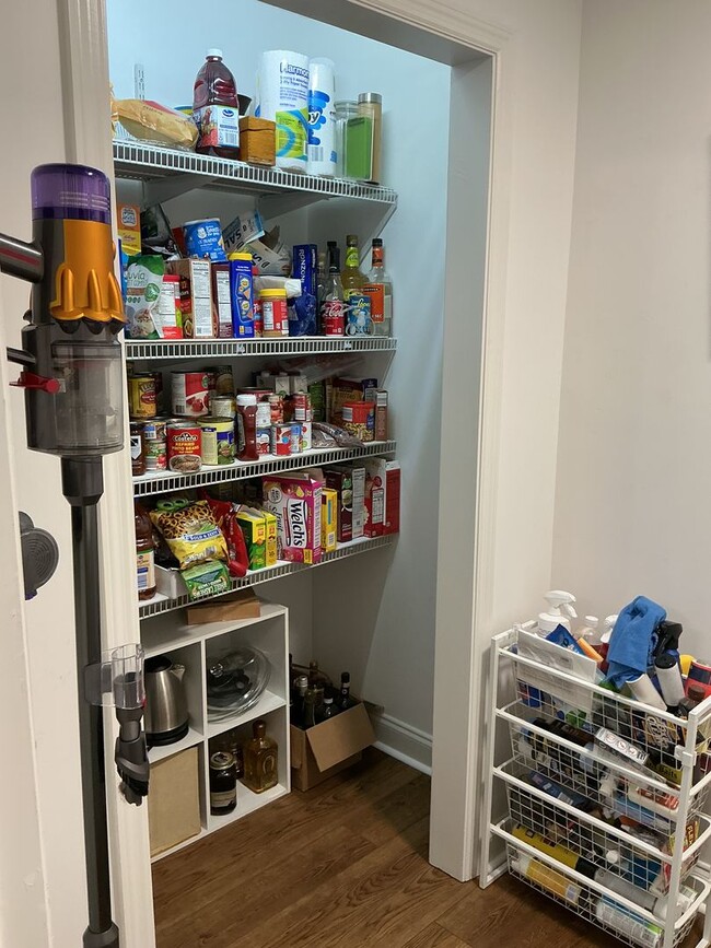 Building Photo - Convenience!!!!!