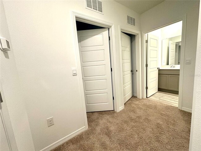 Building Photo - 2933 Canary Ave