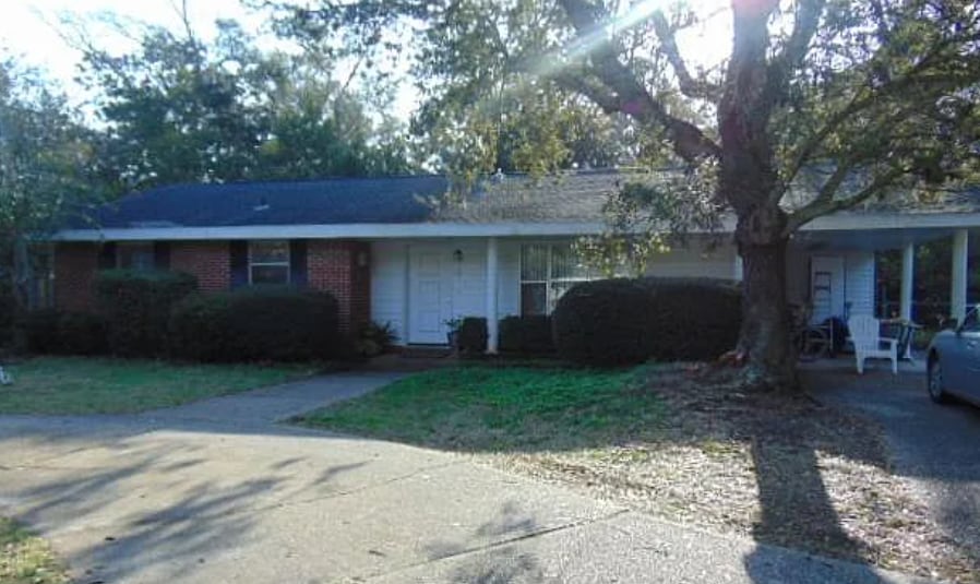 Primary Photo - 8 Magnolia Dr