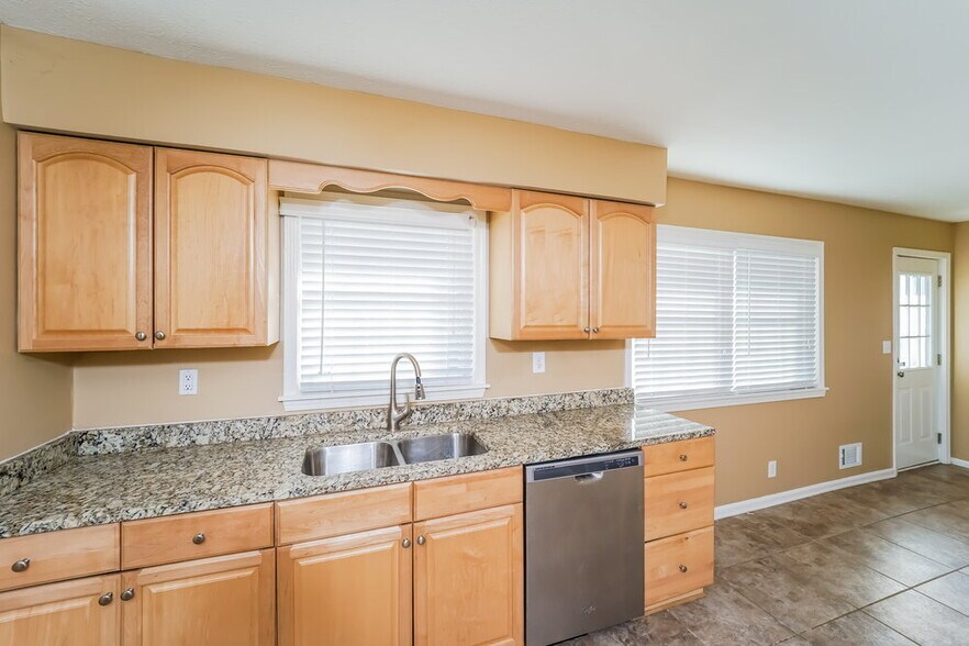 Building Photo - 6506 Missionary Ridge Dr