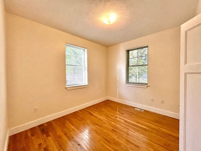 Building Photo - Four Bedroom Home in Eastown GR