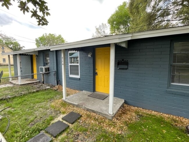 Building Photo - Beautiful 2 Bed 1 Bath House In Fifth Ave Neighborhood