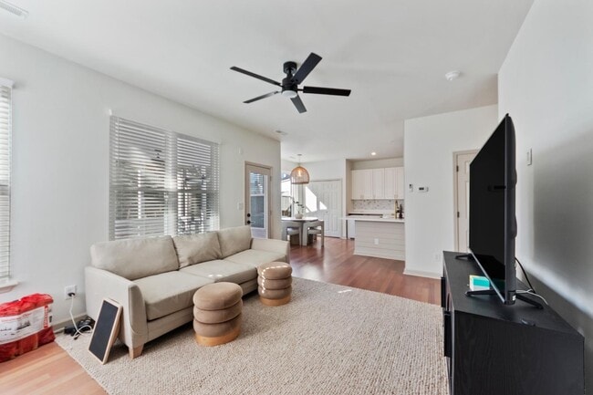 Building Photo - 1353 Black River Dr