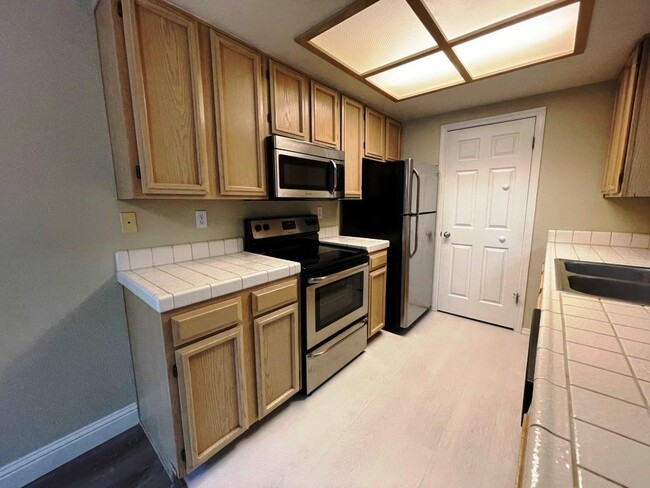 Building Photo - 2546 Alveswood Cir