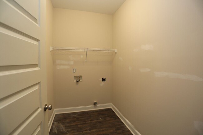 Building Photo - 3 Bedroom Brick House in SEB School District Available NOW