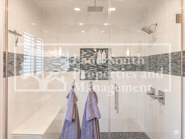 Building Photo - 327 Easton Dr