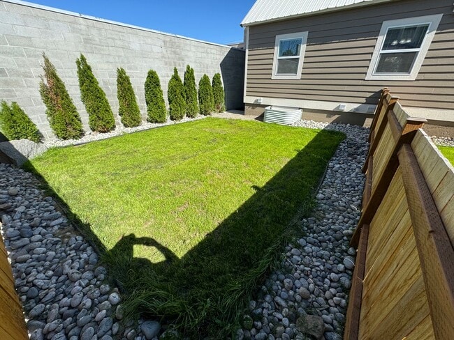 Building Photo - 410 Kittitas St