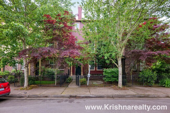 Primary Photo - Orenco Gardens Townhome: 3BD, 2BA, 2-Car G...