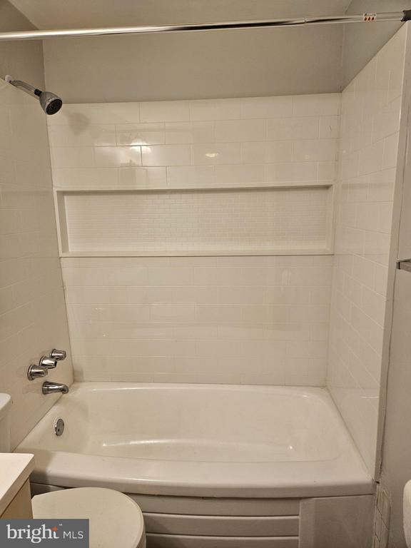 Building Photo - 1951 Dutch Village Dr