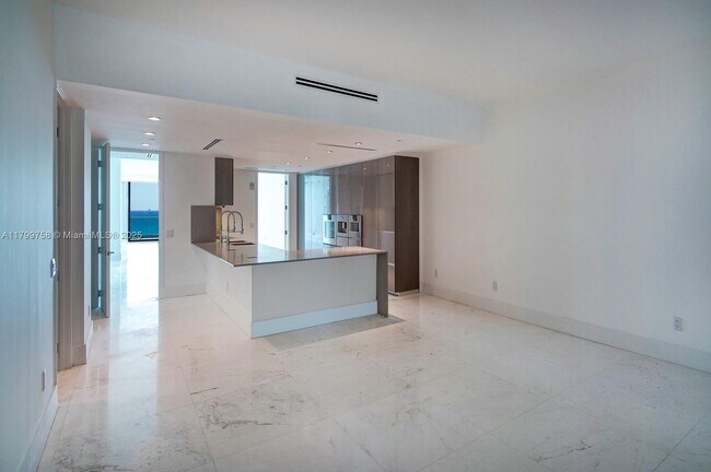 Building Photo - 9349 Collins Ave