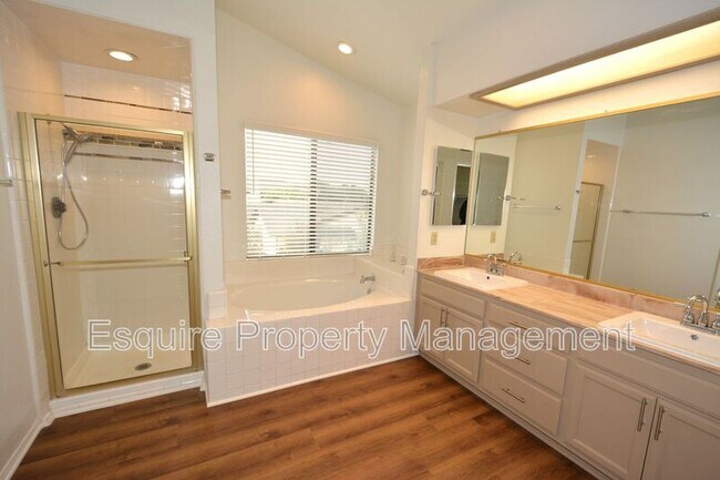 Building Photo - 1610 Oneida Pl