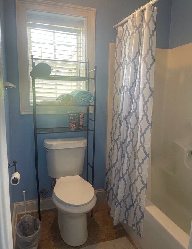 Building Photo - 802 W Longleaf Dr