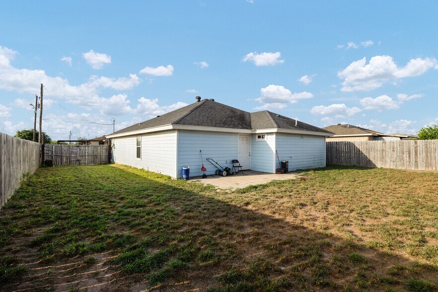 Building Photo - 5615 JJ Ln