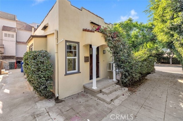 Building Photo - 477 E Del Mar Blvd