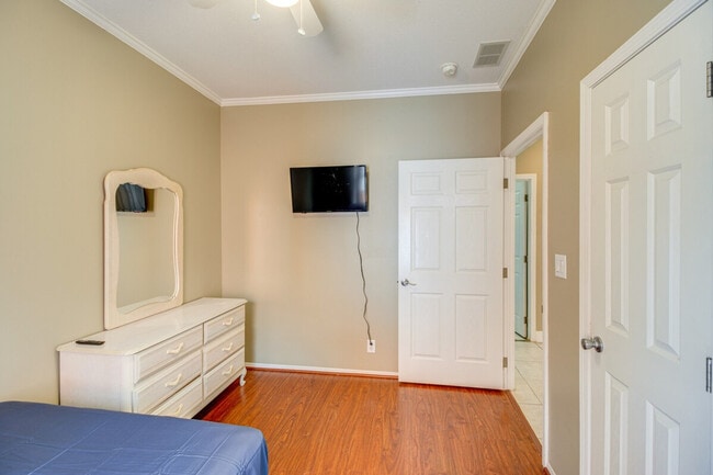 Building Photo - 210 W 2nd Ct