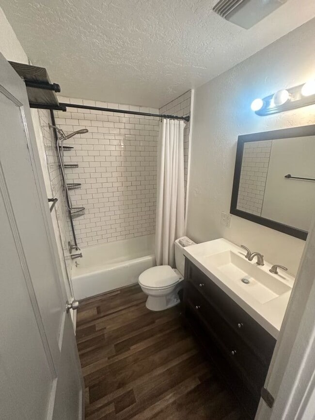 Building Photo - Beautiful home in great location
