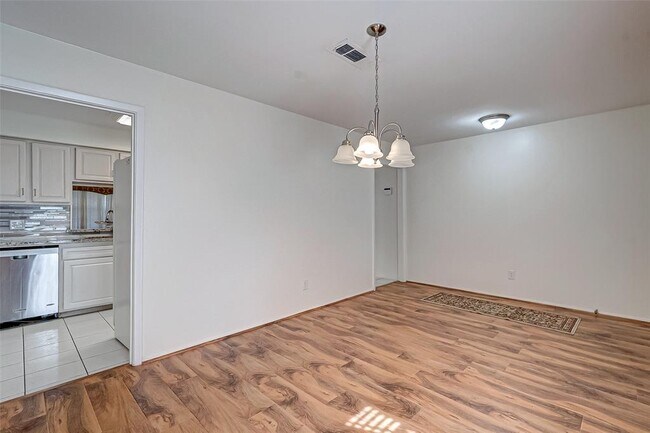 Building Photo - 11707 N Willow Cir