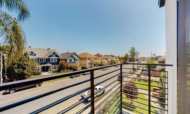 Building Photo - FOR RENT $4200, 4BED 3BATH,Downtown LA