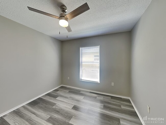 Building Photo - 2118 Deerfield Dr