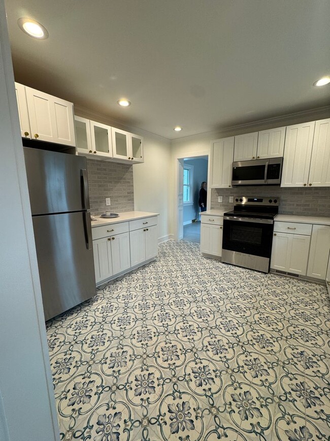 Building Photo - Spectacular Renovation!