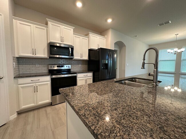 Building Photo - 4 Bedrooms/3 Baths/3 Car Garage House in L...