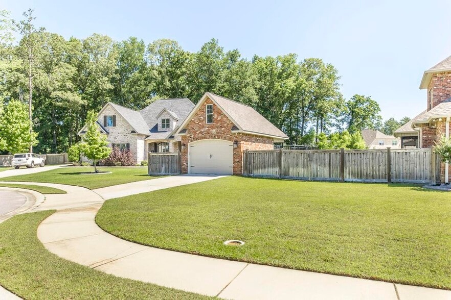 Building Photo - 305 Pine Trace Ln