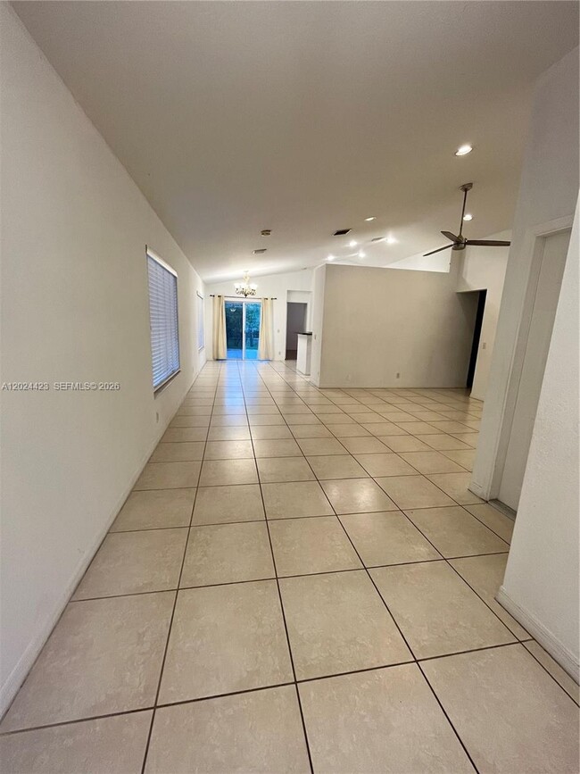 Building Photo - 1467 Sunset Way