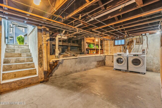 Building Photo - 1411 3rd Ave