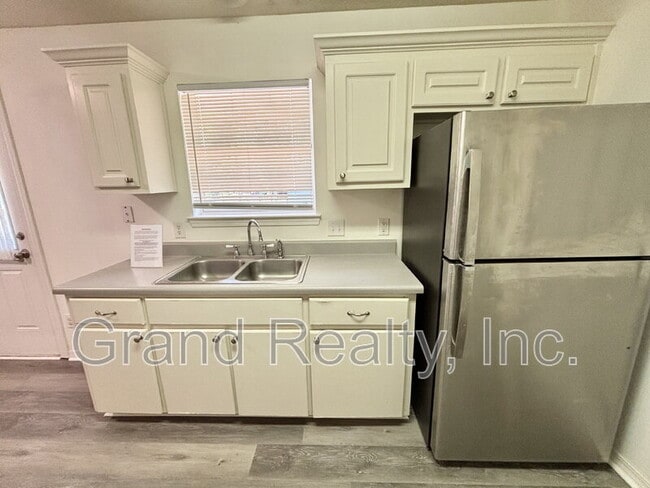 Building Photo - 5574 Econfina St