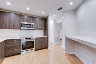 Building Photo - 5740 Coach House Cir