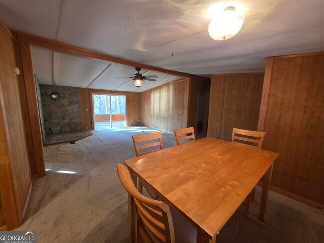 Building Photo - 2832 N Holcomb Dr