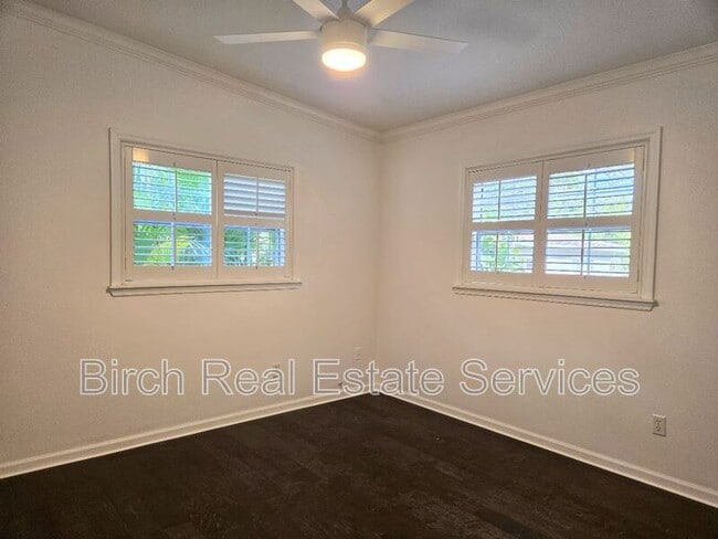 Building Photo - 733 Scotland St