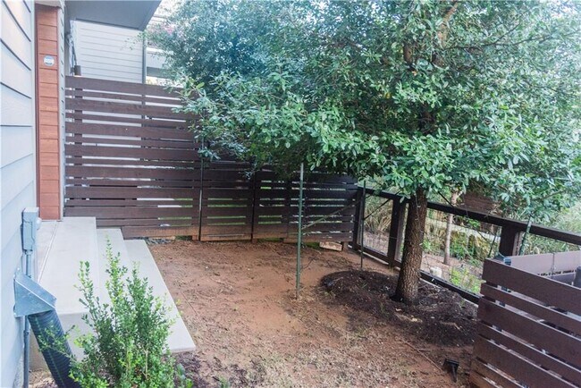 Building Photo - 3100 Menchaca Rd