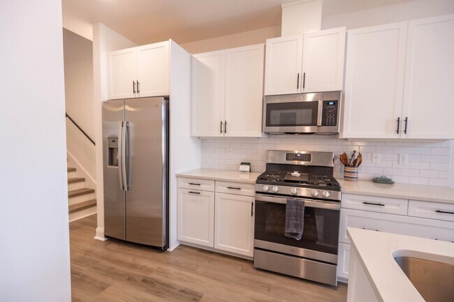 Building Photo - 1358 Landon Hills Dr