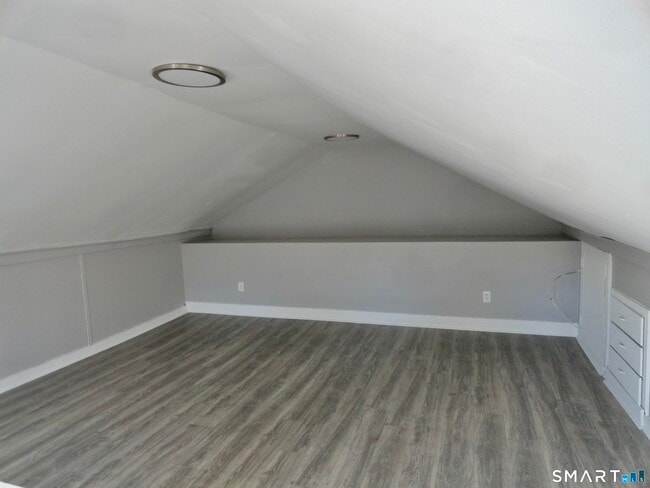 Building Photo - 830 Main St