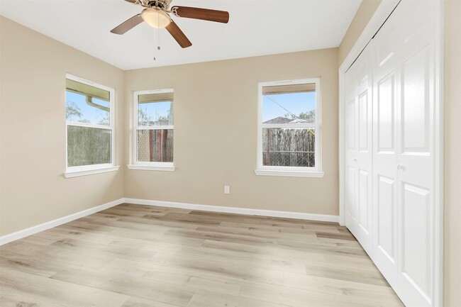 Building Photo - 10615 Clematis Ln