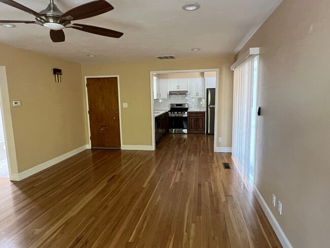 Building Photo - 913 Tara Pl