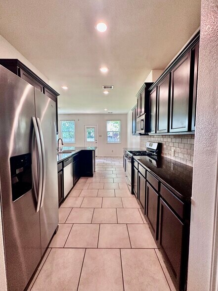 Building Photo - 6430 Stoney Creek Dr