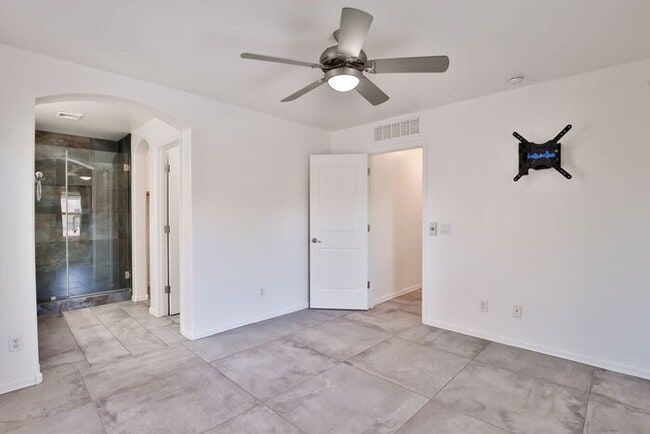 Building Photo - 1416 S Terrace Rd