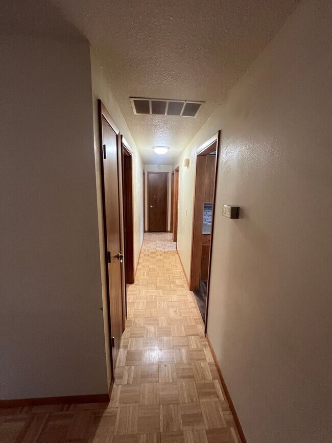 Building Photo - A great connection make all the difference!