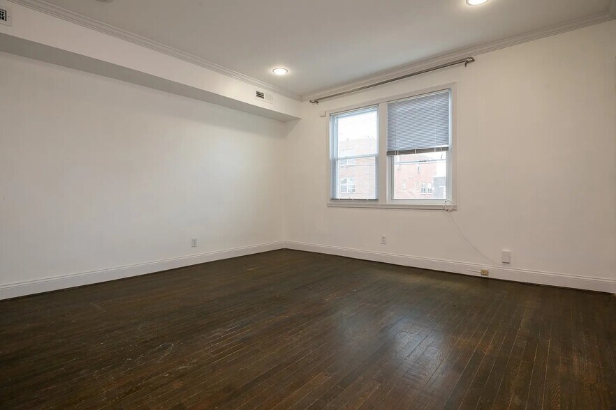 Building Photo - 1821 Providence St NE