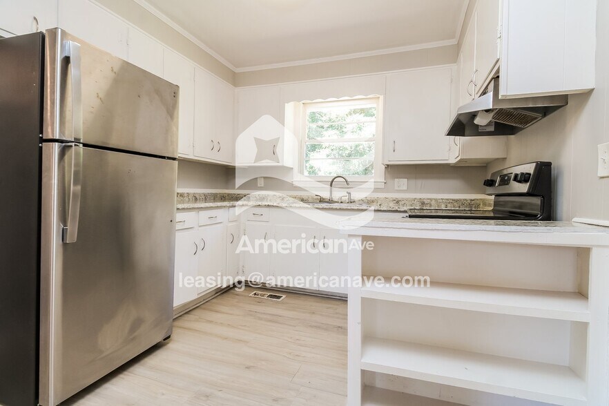 Building Photo - 5421 Meadow Dr